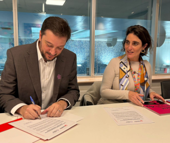 Firma_acuerdo_Teleton